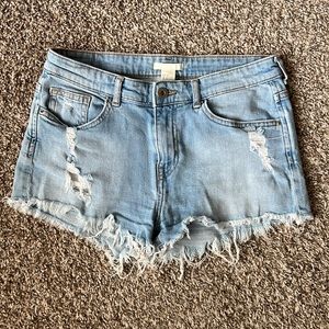 H&M distressed jean shorts